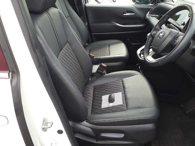 Toyota NOAH 2024 8239074-8