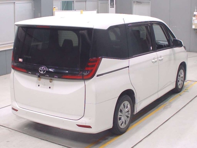 Toyota NOAH 2023 8239075-1