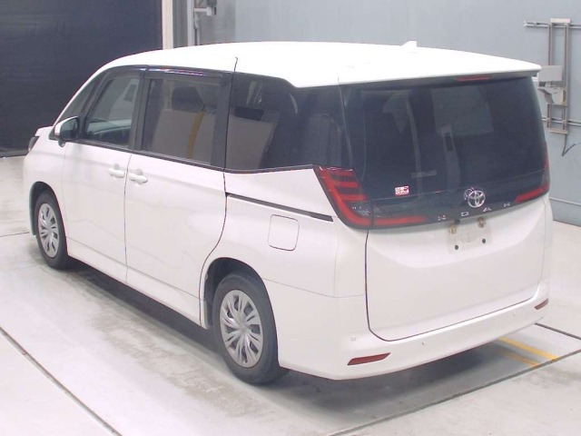 Toyota NOAH 2023 8239075-6