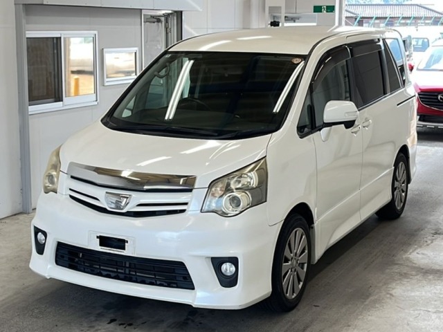Toyota NOAH 2010 8239082-0