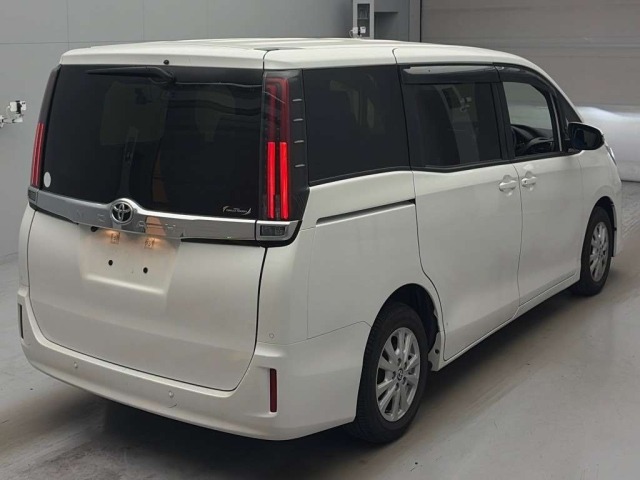 Toyota NOAH 2021 8239086-1