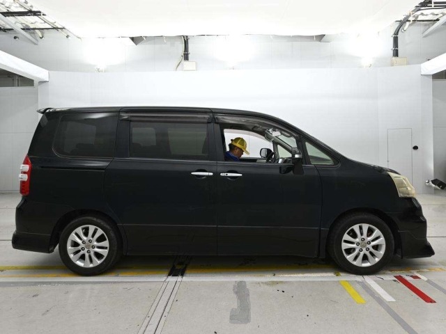 Toyota NOAH 2012 8239096-3