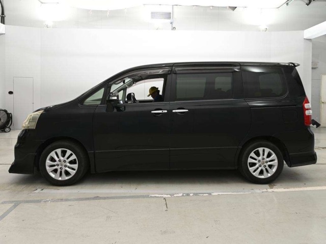 Toyota NOAH 2012 8239096-4