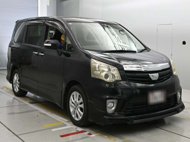 Toyota NOAH 2012 8239096-5
