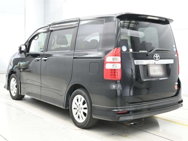 Toyota NOAH 2012 8239096-6