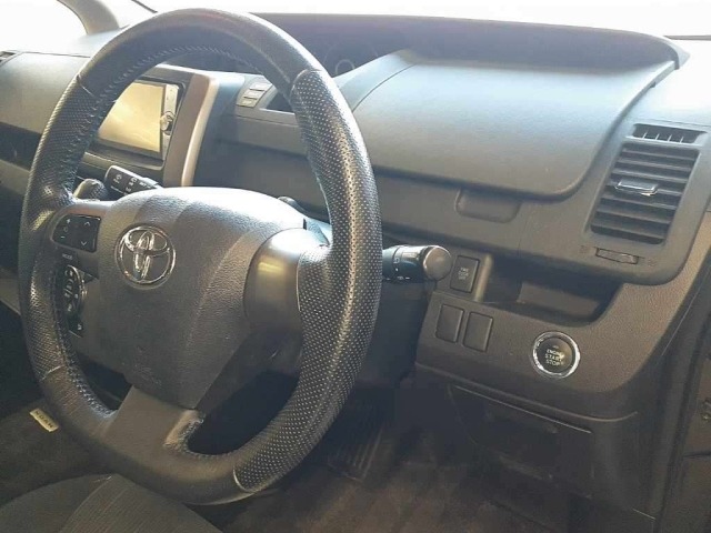 Toyota NOAH 2012 8239096-9