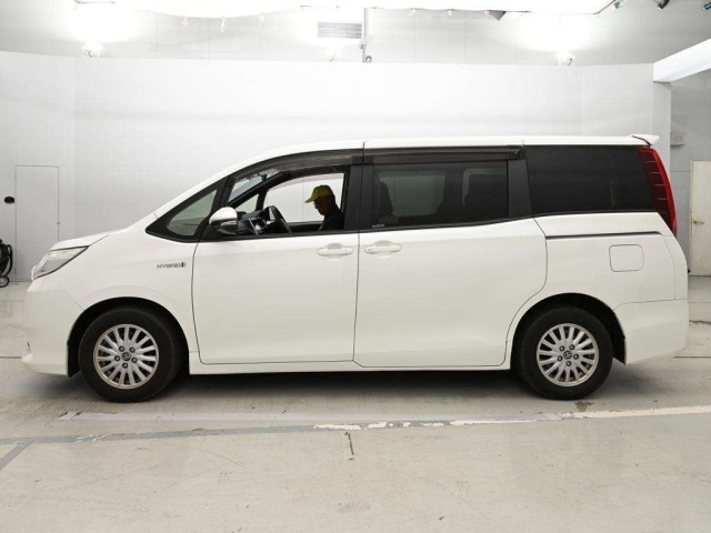 Toyota NOAH 2014 8239097-4