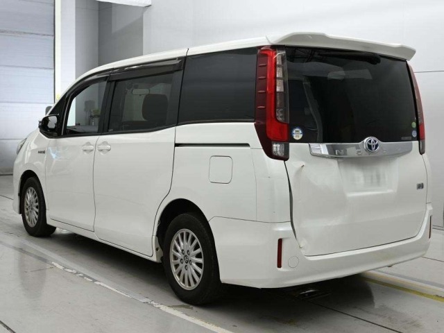 Toyota NOAH 2014 8239097-6