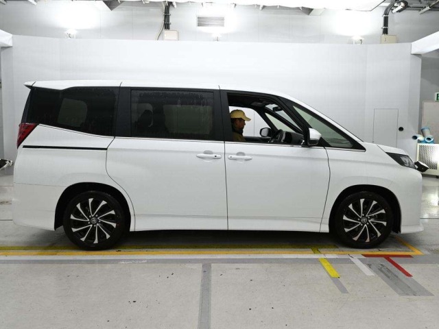 Toyota NOAH 2026 8239098-3