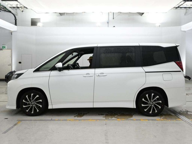 Toyota NOAH 2026 8239098-4