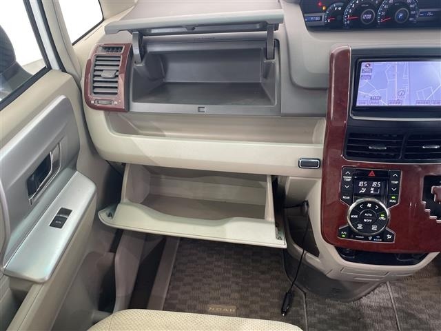 Toyota NOAH 2012 8239296-11