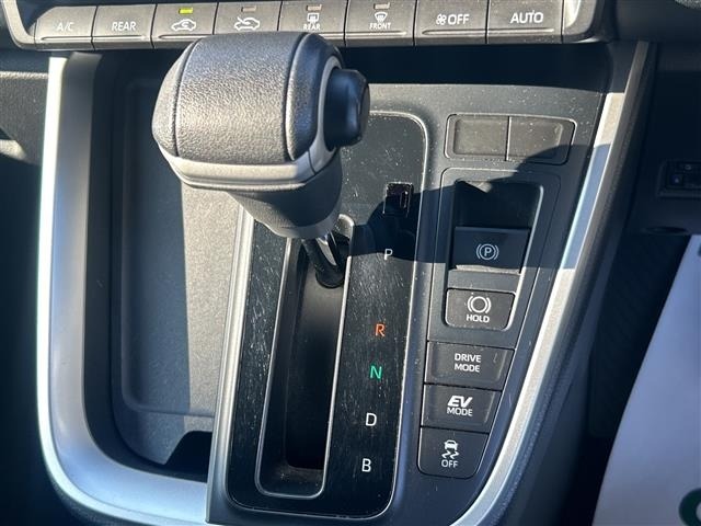 Toyota NOAH 2022 8239330-22