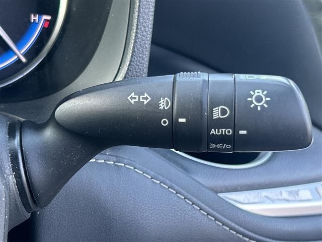 Toyota NOAH 2022 8239330-7