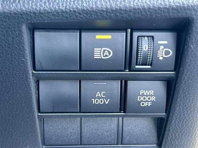 Toyota NOAH 2022 8239330-9