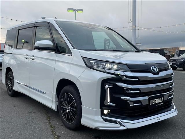 Toyota NOAH 2023 8239410-0
