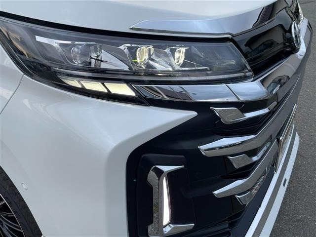Toyota NOAH 2023 8239410-1