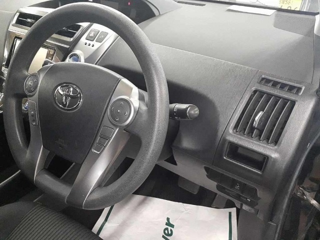 Toyota PRIUS 2016 8243522-9