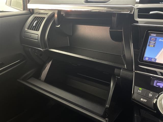 Toyota PRIUS 2019 8243704-6