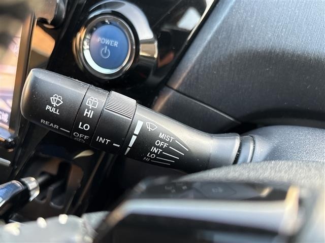 Toyota PRIUS 2018 8243715-6