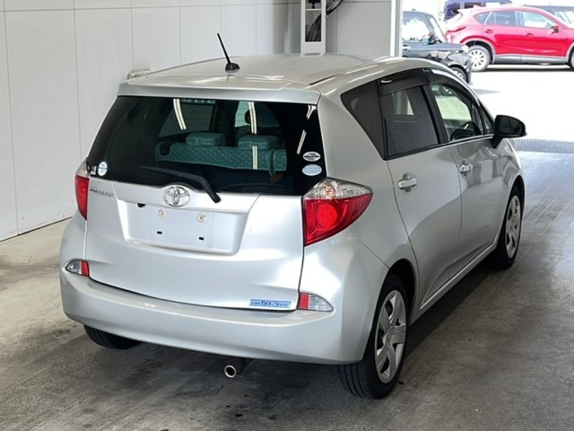 Toyota RACTIS 2012 8243993-1