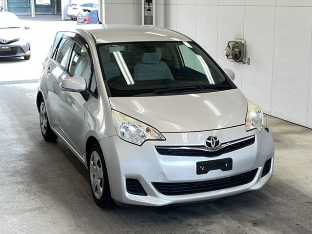 Toyota RACTIS 2012 8243993-4