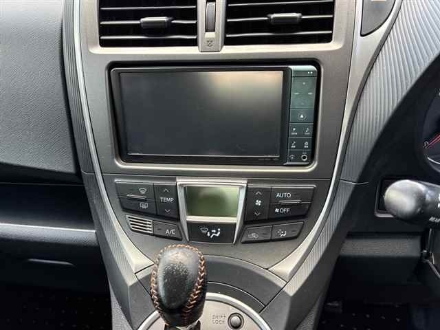 Toyota RACTIS 2010 8243994-6