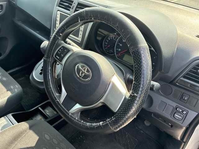 Toyota RACTIS 2013 8243995-3