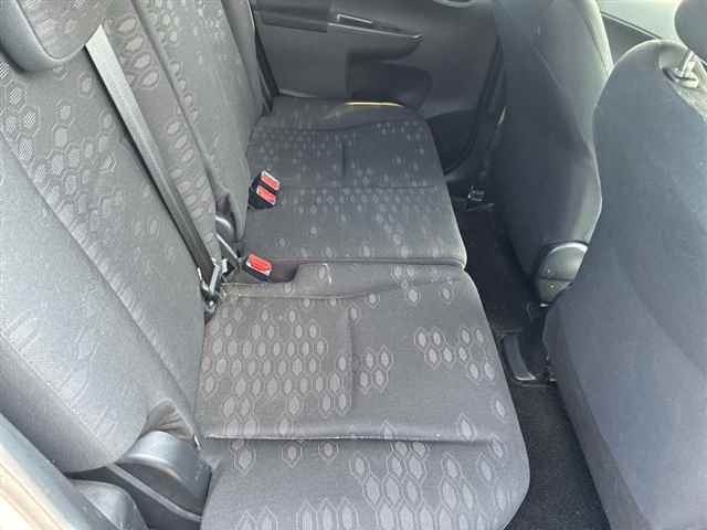 Toyota RACTIS 2013 8243995-8