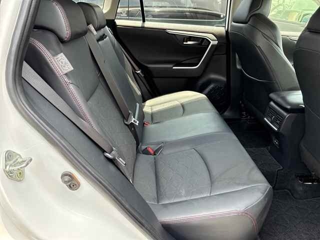 Toyota RAV4 2023 8243396-8