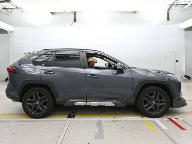Toyota RAV4 2022 8243400-3