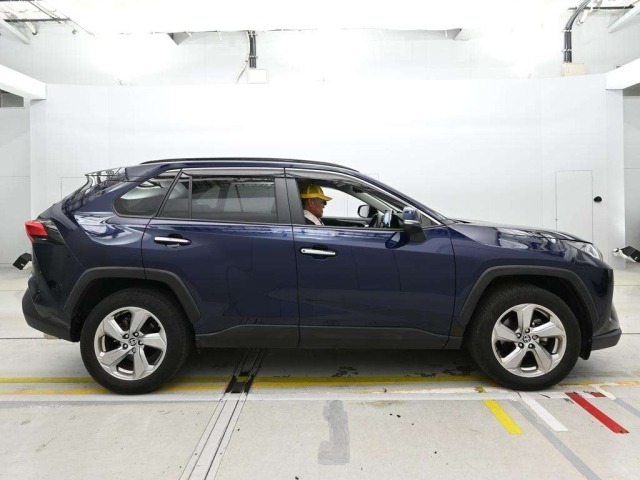 Toyota RAV4 2021 8243411-3