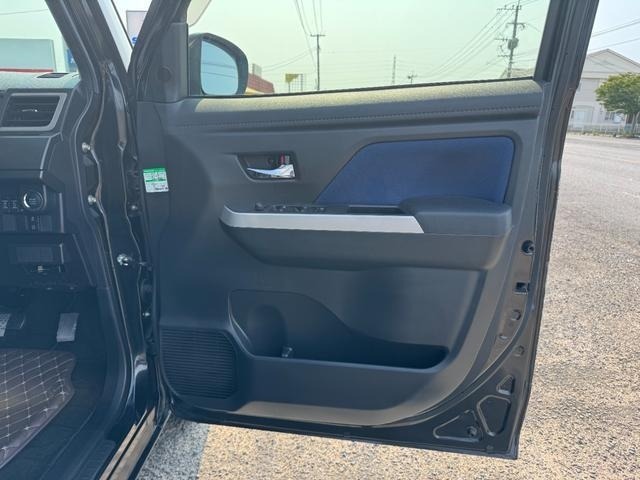 Toyota ROOMY 2017 8236910-11