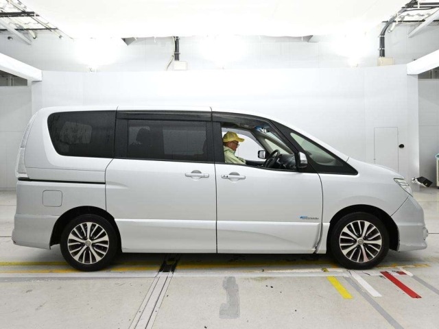 Nissan SERENA 2014 8237323-3