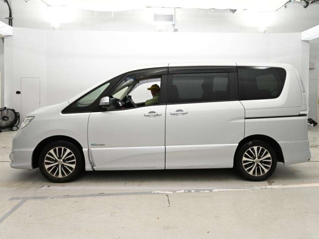 Nissan SERENA 2014 8237323-4