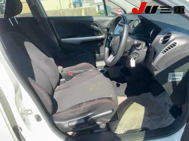 Honda STREAM 2011 8238496-4