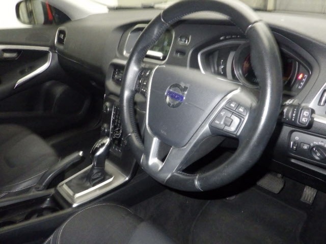 Volvo V40 2016 8247476-3