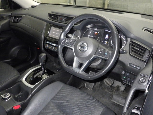 Nissan X-TRAIL 2017 8236908-3