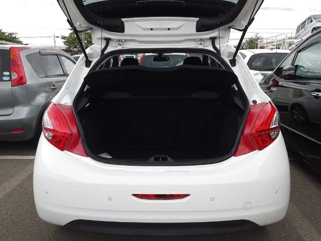 Peugeot 208 2015 8248247-11