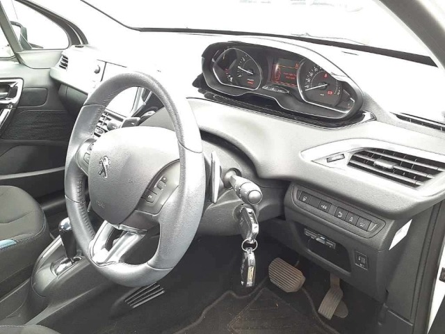 Peugeot 208 2015 8248247-7