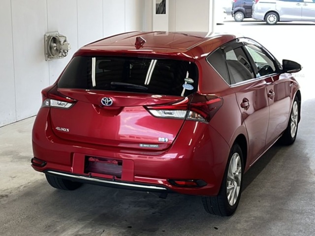 Toyota AURIS 2017 8252305-1