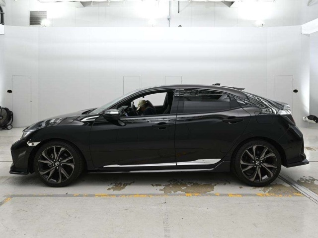 Honda CIVIC 2018 8257703-4