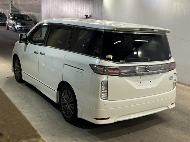 Nissan ELGRAND 2018 8257083-1