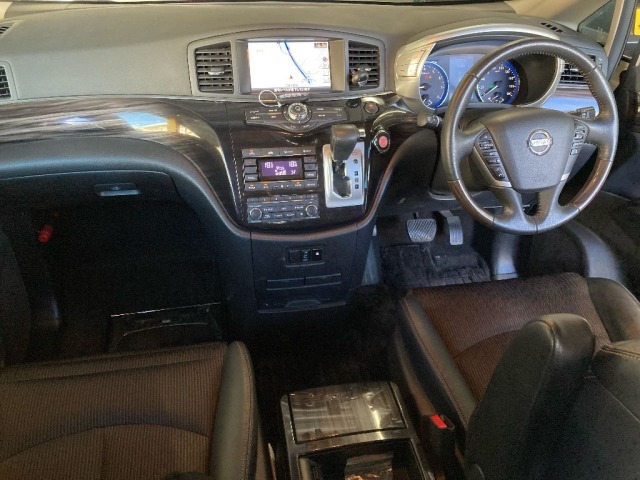 Nissan ELGRAND 2018 8257083-3