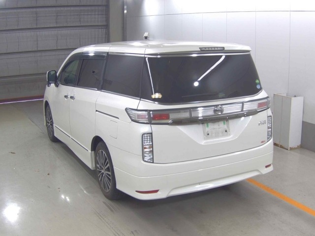 Nissan ELGRAND 2016 8257084-1