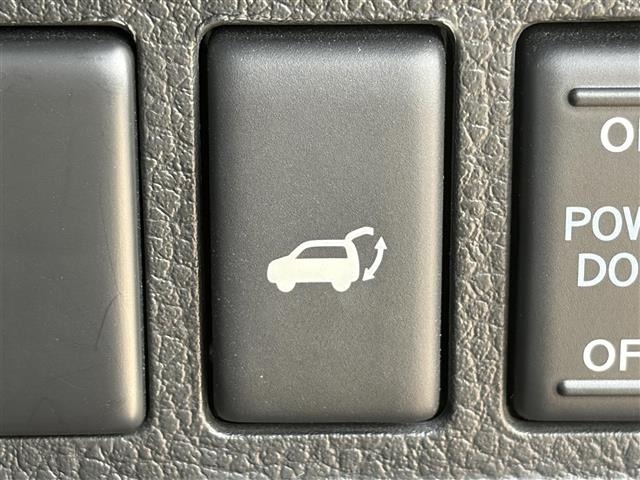 Nissan ELGRAND 2017 8257092-10