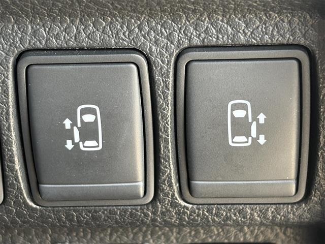 Nissan ELGRAND 2017 8257092-11