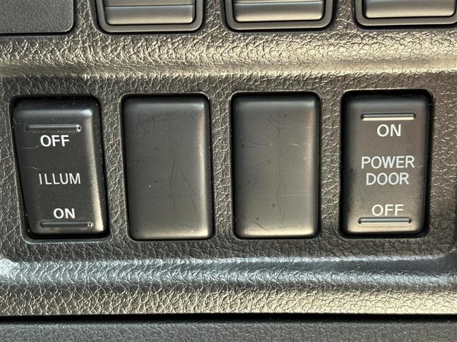 Nissan ELGRAND 2017 8257095-12