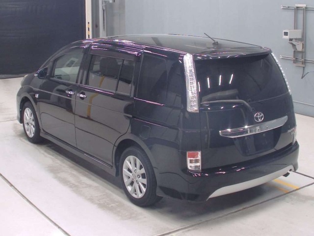 Toyota ISIS 2016 8248987-6