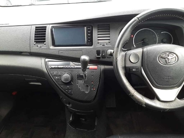 Toyota ISIS 2016 8248987-9