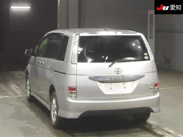 Toyota ISIS 2013 8248988-1